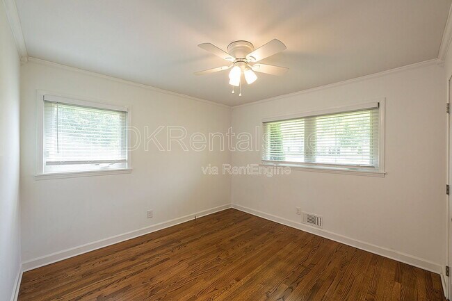 Building Photo - 245 Brook Dr