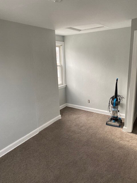 Building Photo - 820 S 114th St