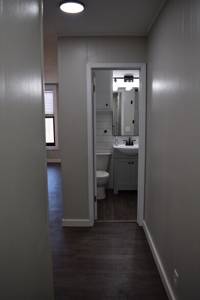 Building Photo - 113 N Cedar Ave