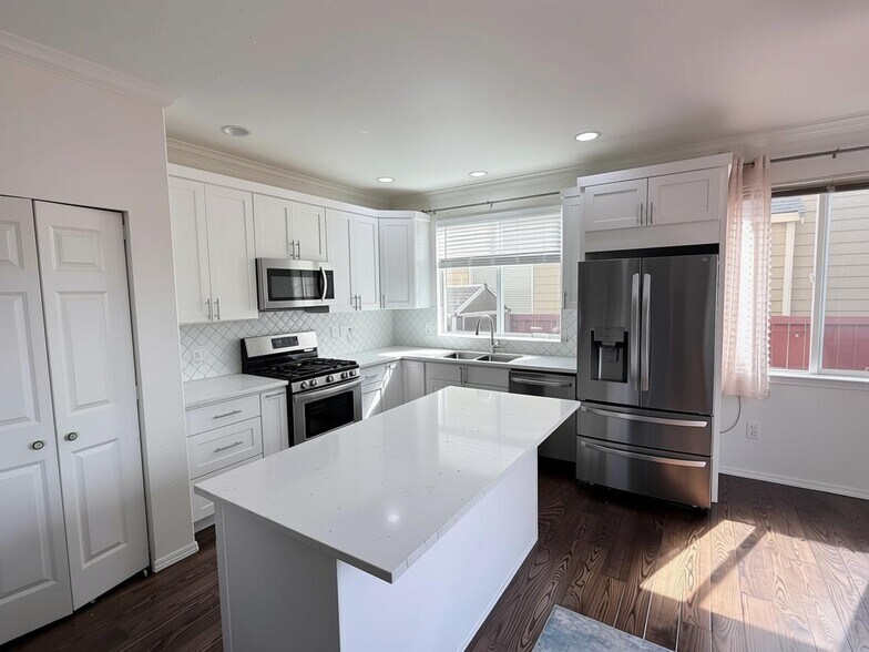 Building Photo - 2622 Burley Dr