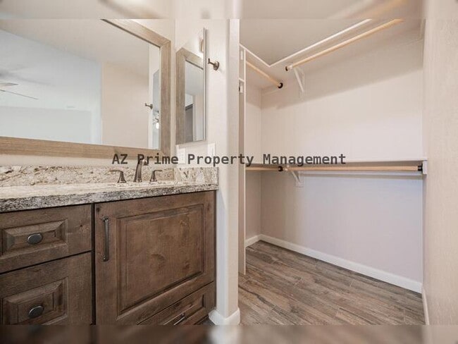 Building Photo - 1633 E Beautiful Ln