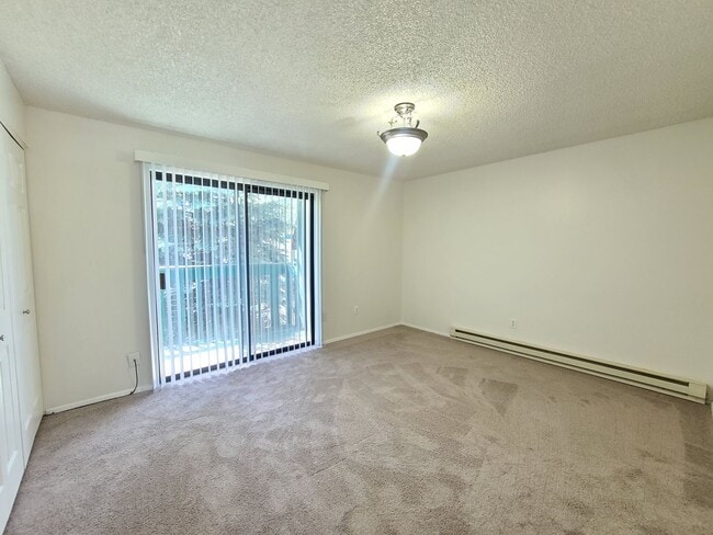 Building Photo - $1,150 - 1 Bed / 1 Bath Bright and Airy Condo on Spokane River