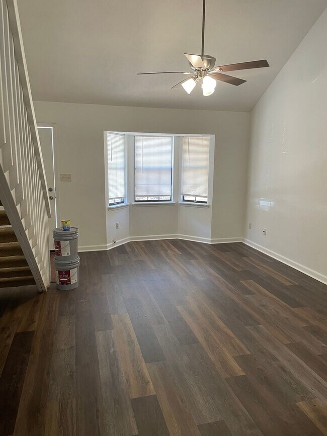 Building Photo - Cozy 2/2 close to FAMU and FSU