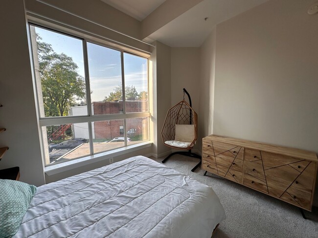 Building Photo - Lovely 1 BR/1 BA Loft-Style Apartment in 1...