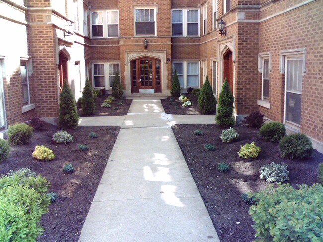 Primary Photo - 446 Des Plaines Ave