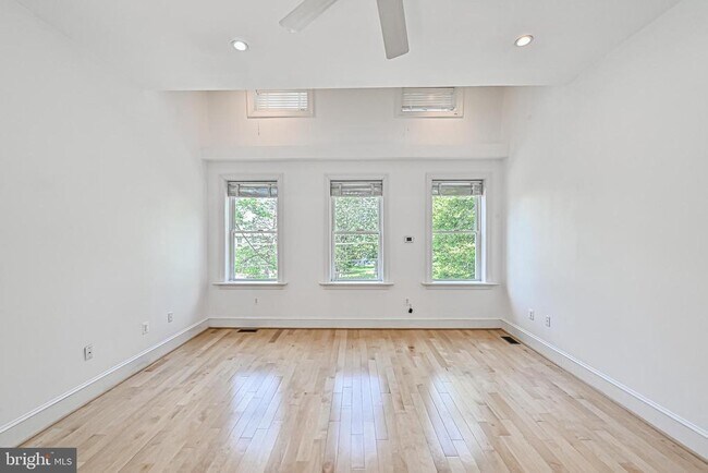 Building Photo - 512 Varnum St NW
