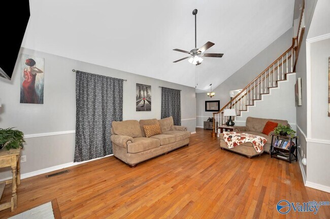 Building Photo - 404 Cloverleaf Dr