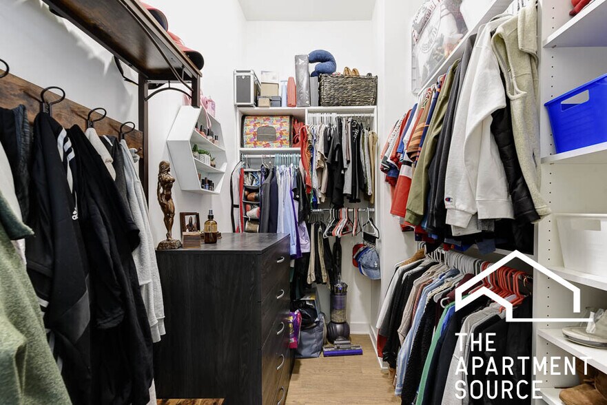 Building Photo - 3462 N Lincoln Ave