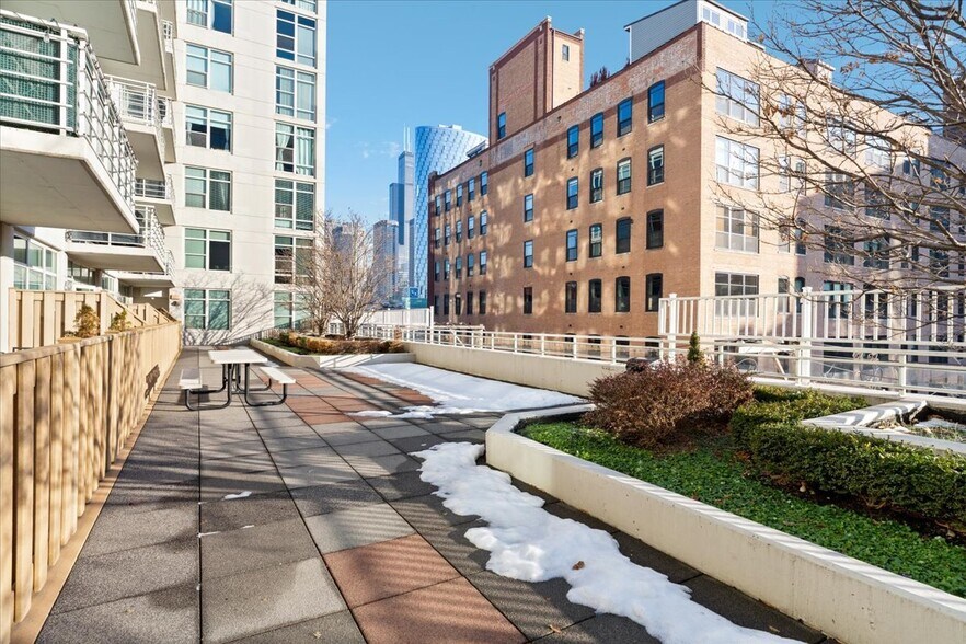 Building Photo - 909 W Washington Blvd