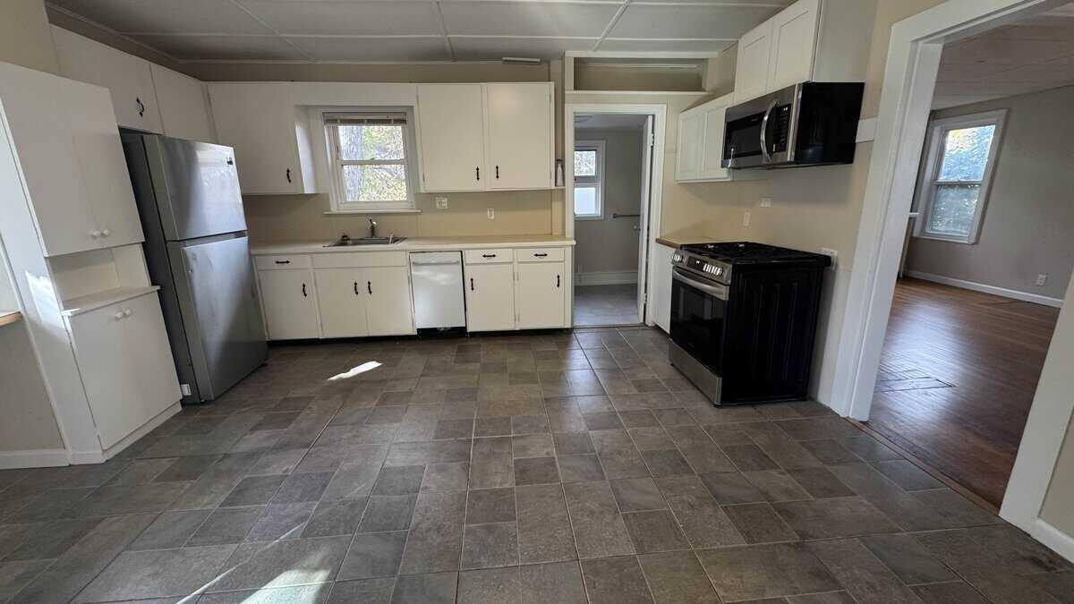 Building Photo - 34 Water Ln