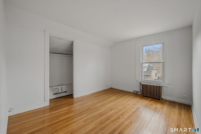 Building Photo - 24 N Main St