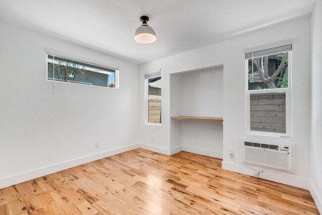 Building Photo - 2320 Alta St