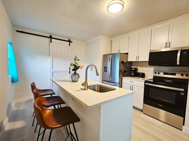 Building Photo - 719 Briggs St