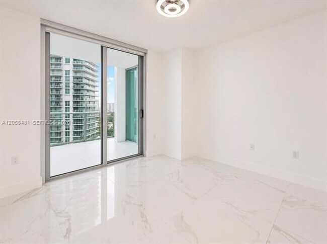 Building Photo - 300 Sunny Isles Blvd