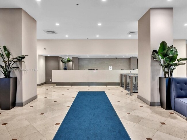 Building Photo - 100 Lincoln Rd