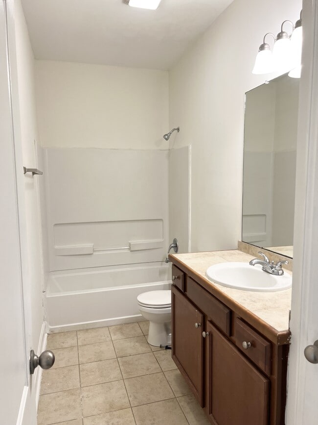 Building Photo - 43225 Creek Cir