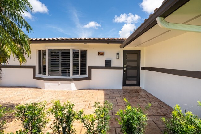 Building Photo - 4215 Roosevelt St