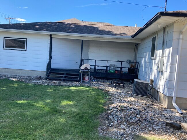 Building Photo - 1522 Starview Dr