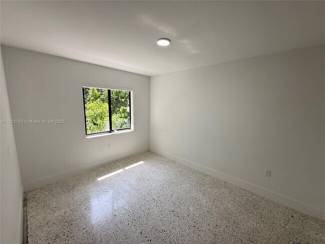 Building Photo - 180 NE 57th St