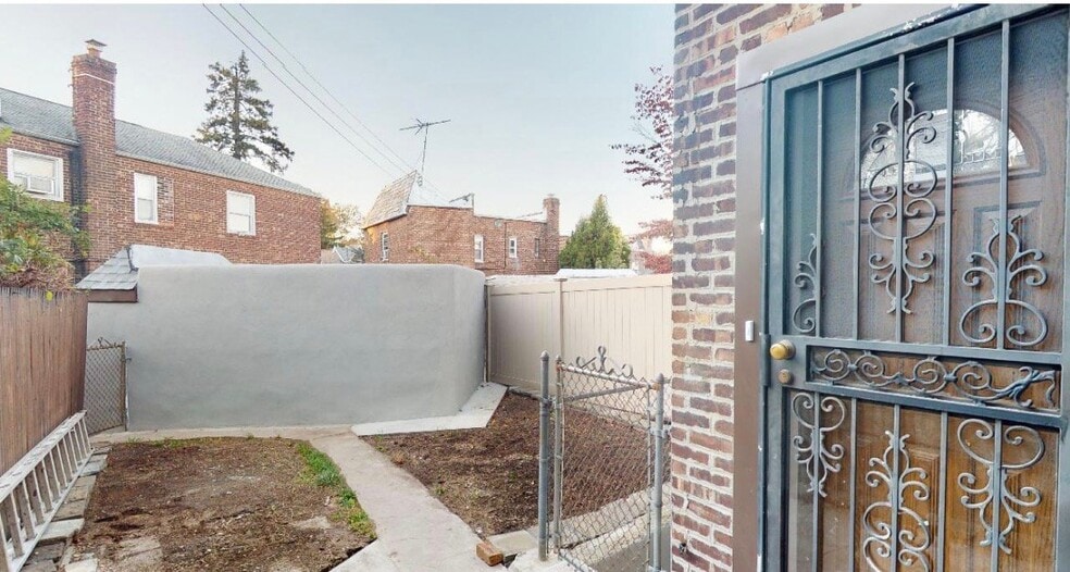 Building Photo - 90-09 68th Ave