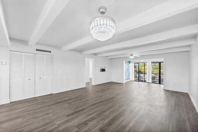 Building Photo - 10120 Boca Entrada Blvd