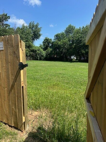 Open Space for Dog Walking - 618 Southgate Ave