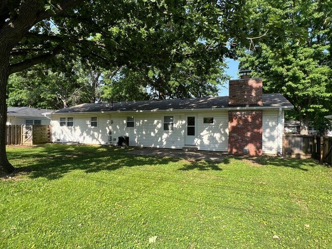 Building Photo - Well-Maintained 3 Bed / 2 Bath near Mercy Hospital