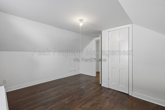 Building Photo - 3022 Grayland Ave