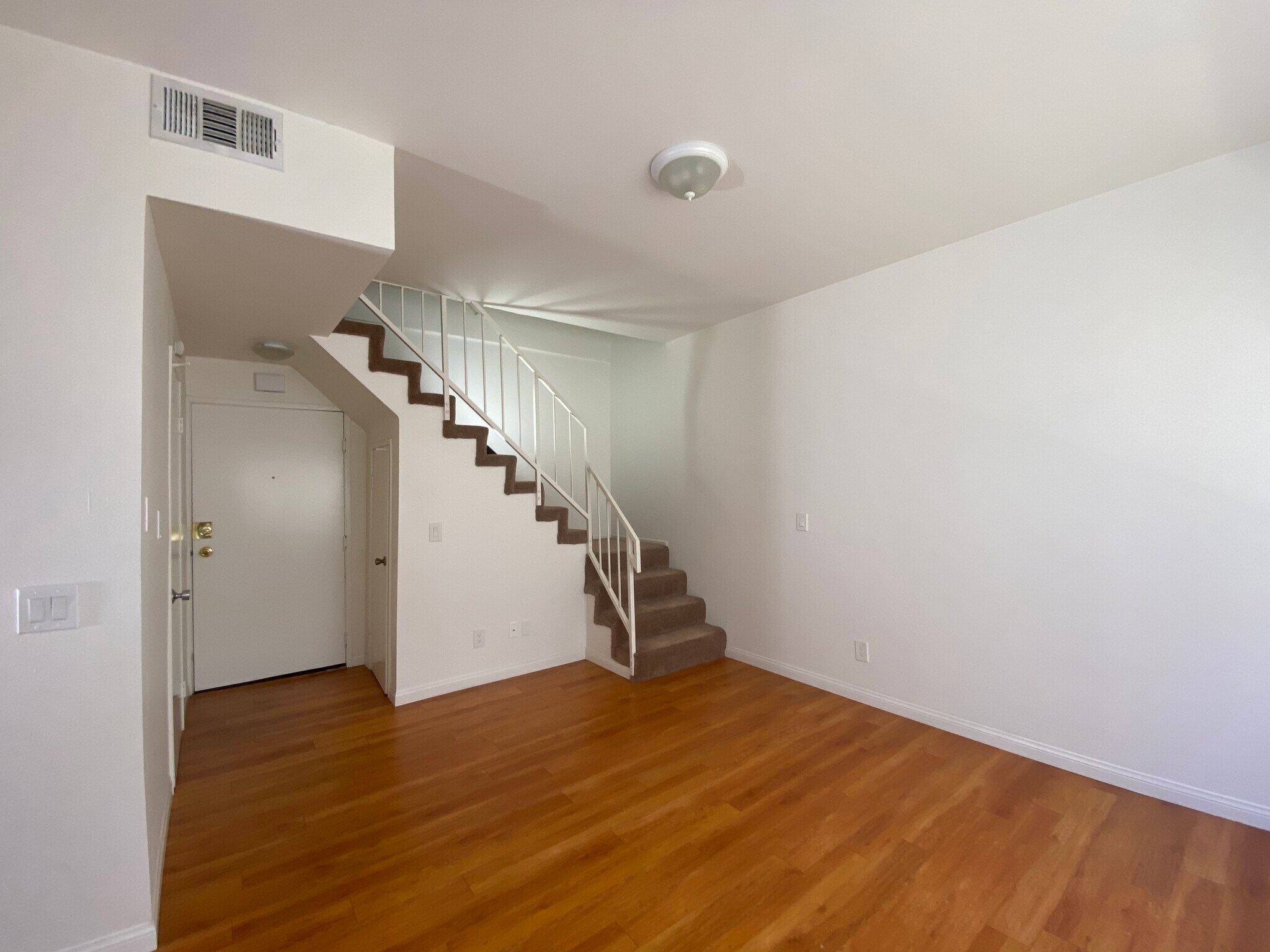 Building Photo - 6139 Fountain Ave