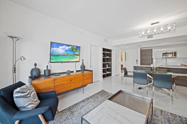 Building Photo - 301 Altara Ave