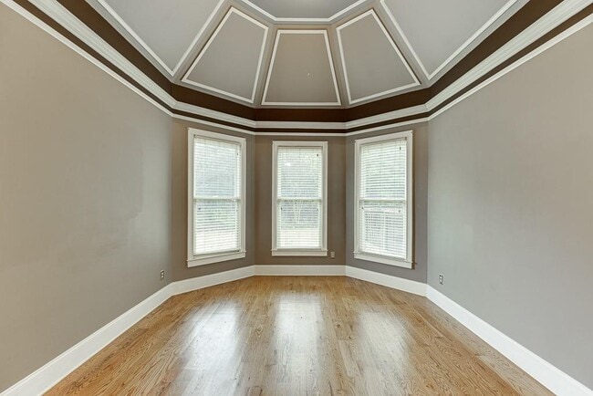 Building Photo - 940 Chateau Forest Rd