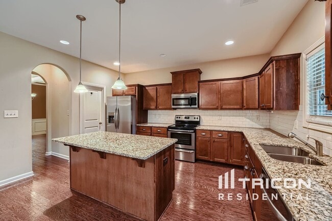 Building Photo - 328 Cliffhaven Cir