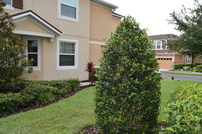 Building Photo - Super 3 bdrm 2-1/2 bath townhome  in gated...