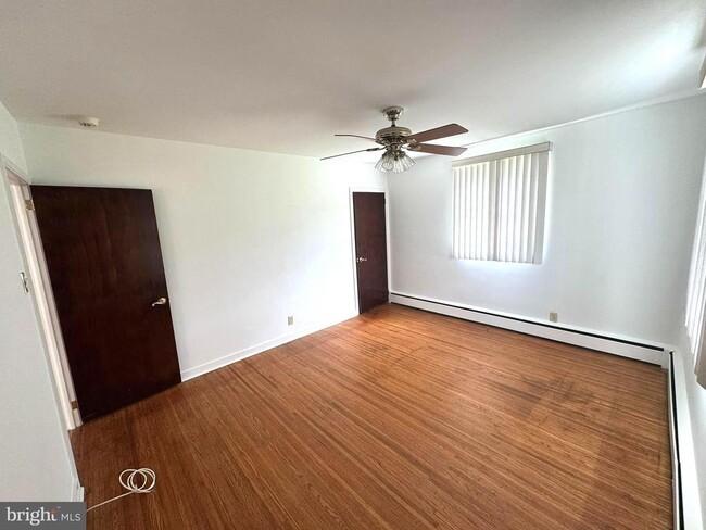 Building Photo - 410 Paoli Ave