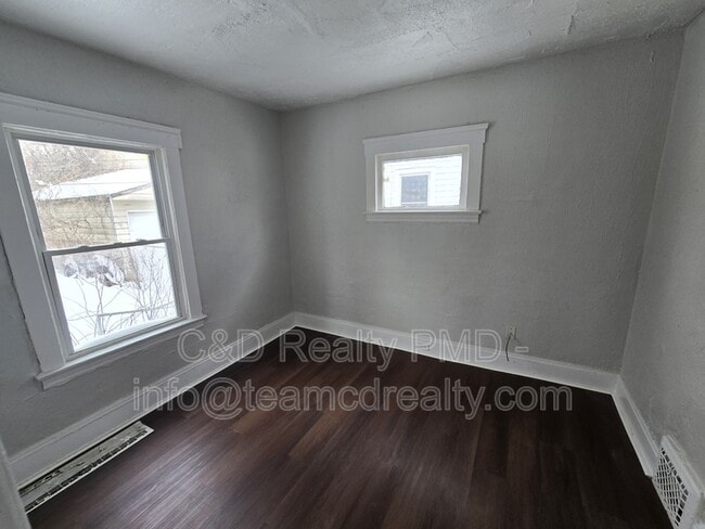 Building Photo - 13701 Benwood Ave