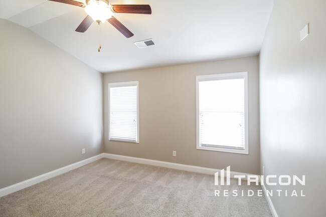Building Photo - 489 Trickum Hill Dr