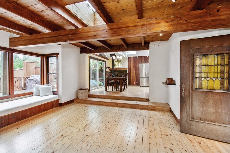 Building Photo - 14 St Jude Rd