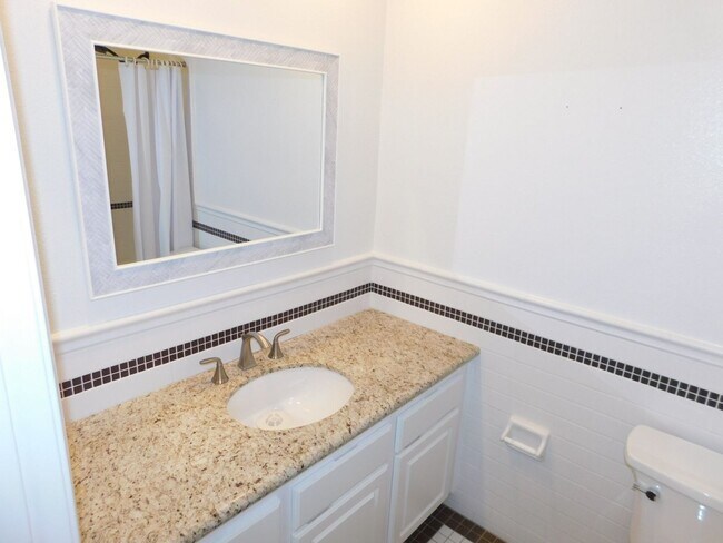 Building Photo - Charming 4 Bed, 2 Bath, Single-Story home in Fullerton.