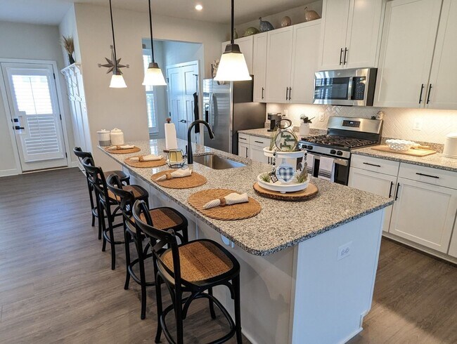 Building Photo - Gorgeous Newer Construction Home (2022) in...