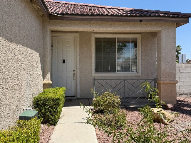 Building Photo - 3bd/2bath Single Story Home!