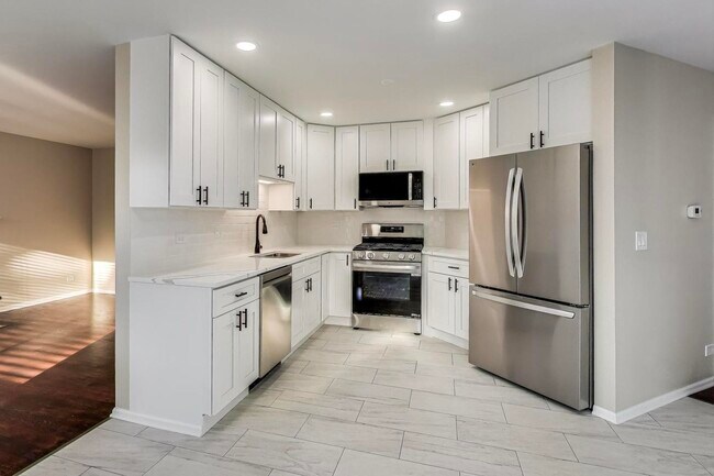 Building Photo - 926 S W Ave