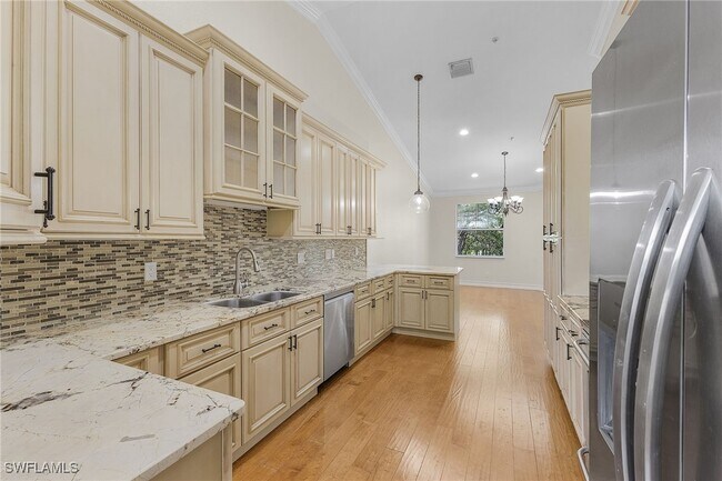 Building Photo - 1325 Mariposa Cir