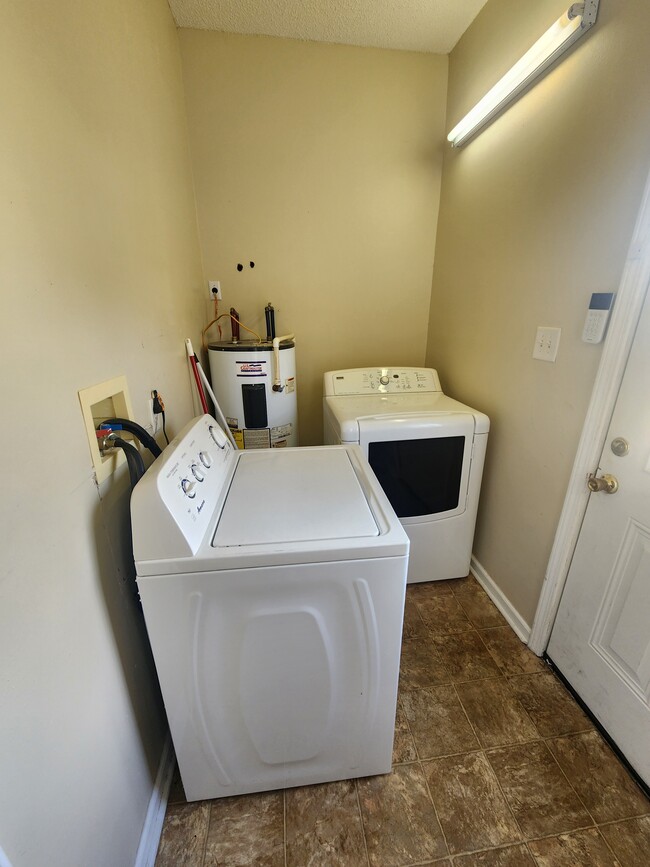 Building Photo - 501 S Presley St