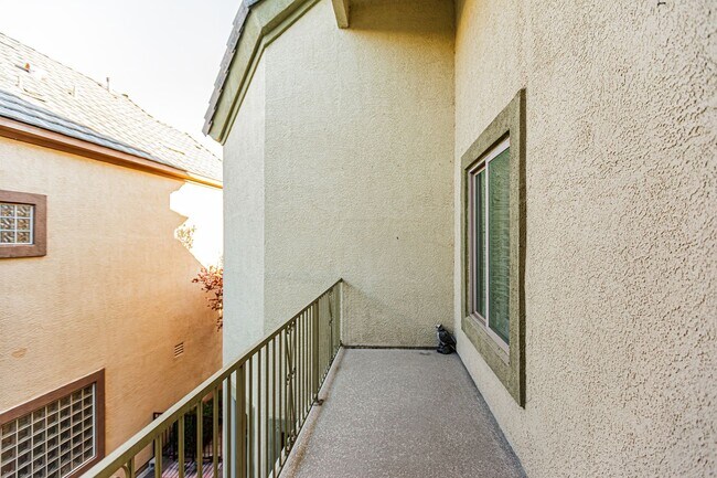 Building Photo - Queensridge Home