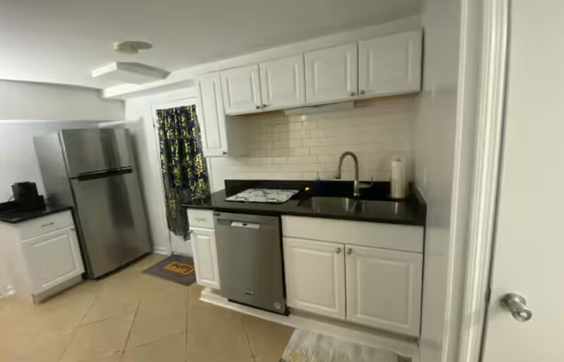 Building Photo - 1725 Hudson Rd