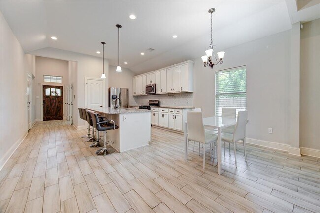 Building Photo - 3805 Shelby Cir