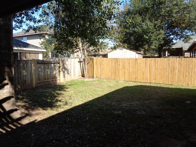 Building Photo - 30034 Saw Oaks Dr