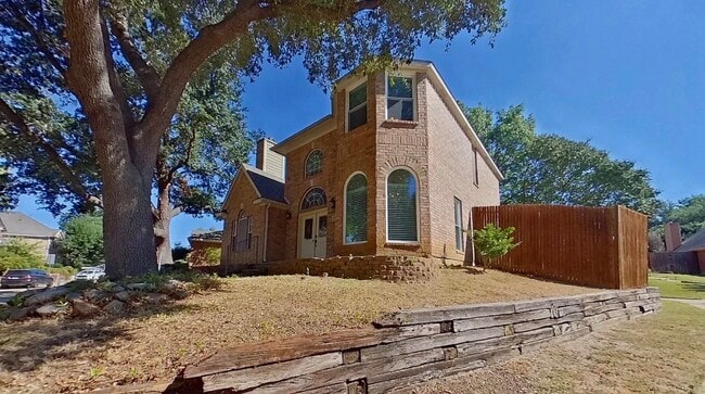 Building Photo - MOVE IN READY