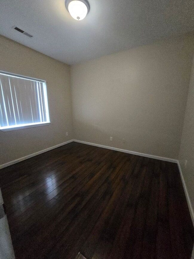 Building Photo - Amazing 4 bed/3 bath home