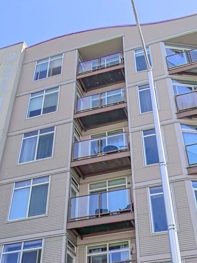 Building Photo - 1bd/1ba Seattle Condo